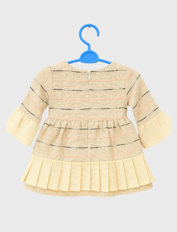 فستان بناتي كاجوال أنيق من الكتان بأكمام طويلة وزهرة مزينة