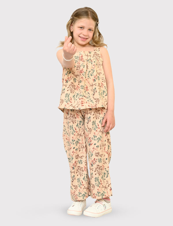 طقم  بناتي بتصميم عصري والوان متعدده